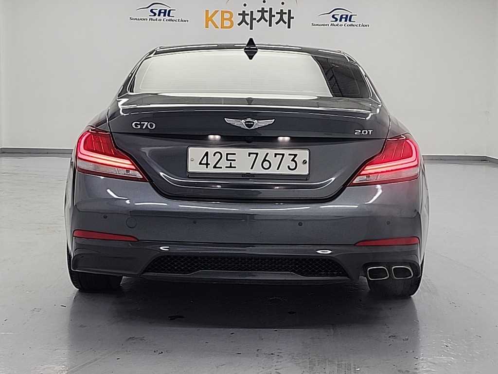 Genesis G70 - Vista 3