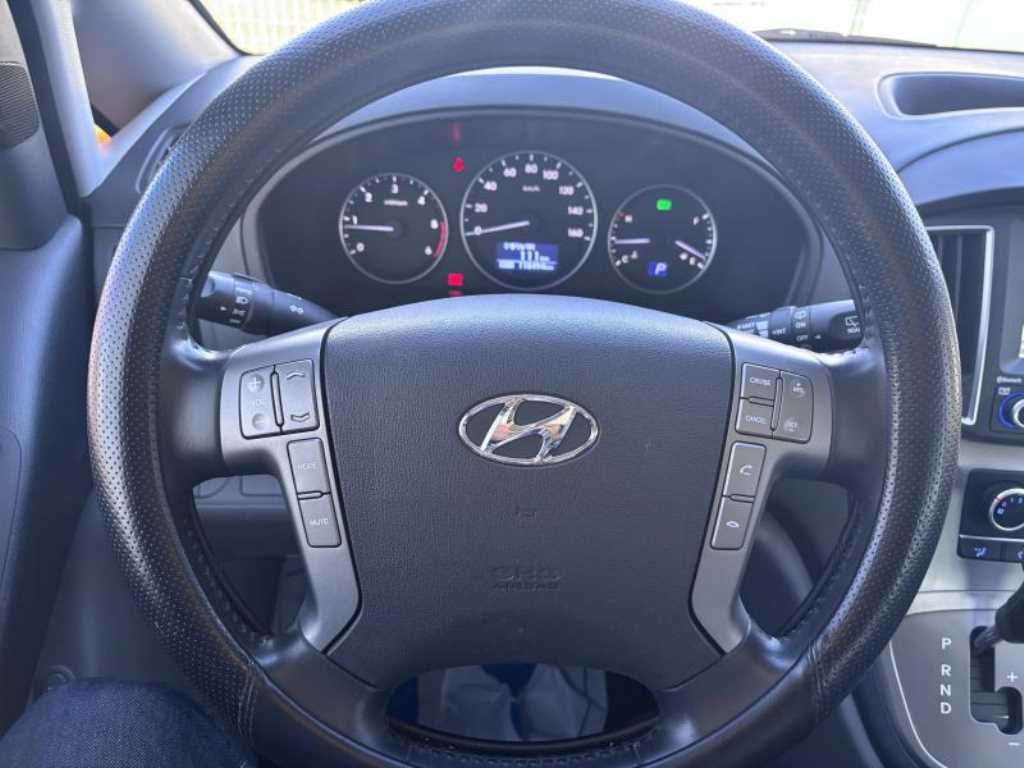 HYUNDAI Starex - Vista 8