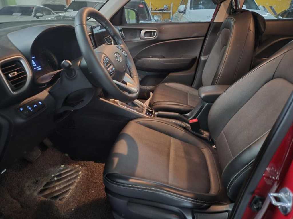 HYUNDAI Venue - Vista 11