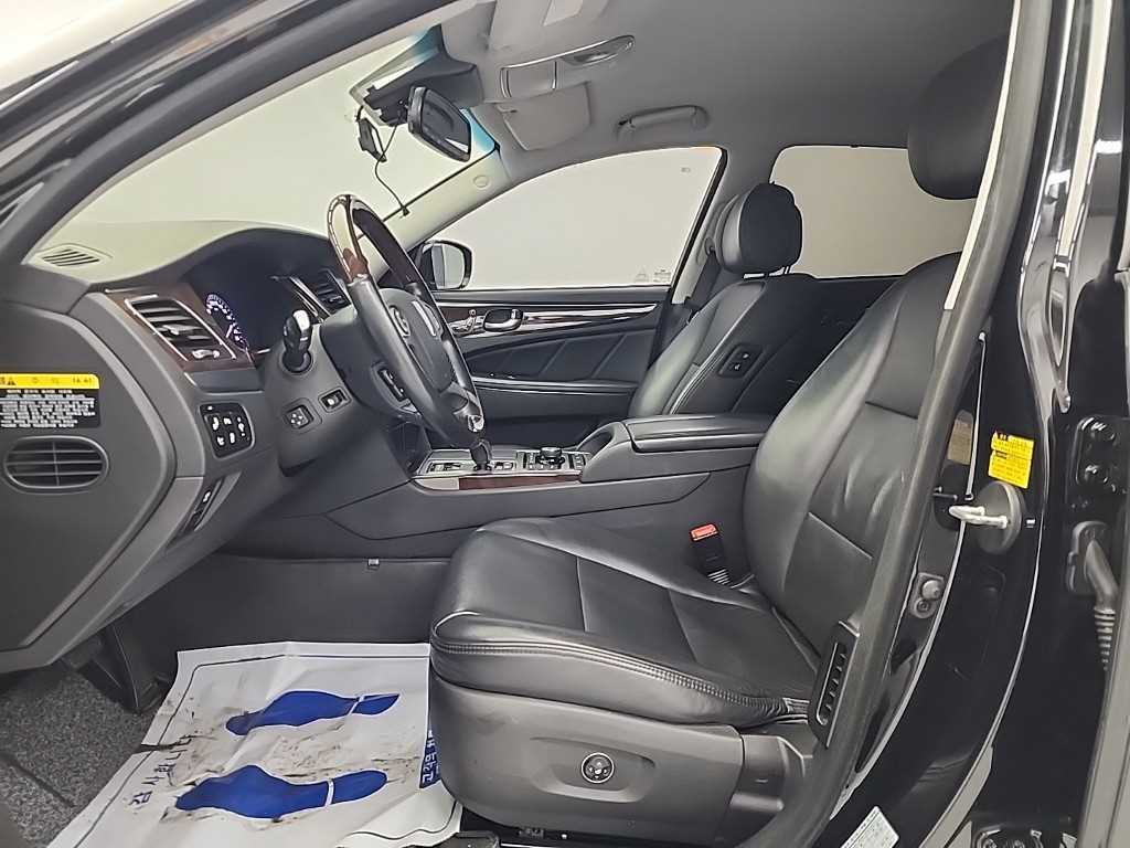 HYUNDAI Equus - Vista 11