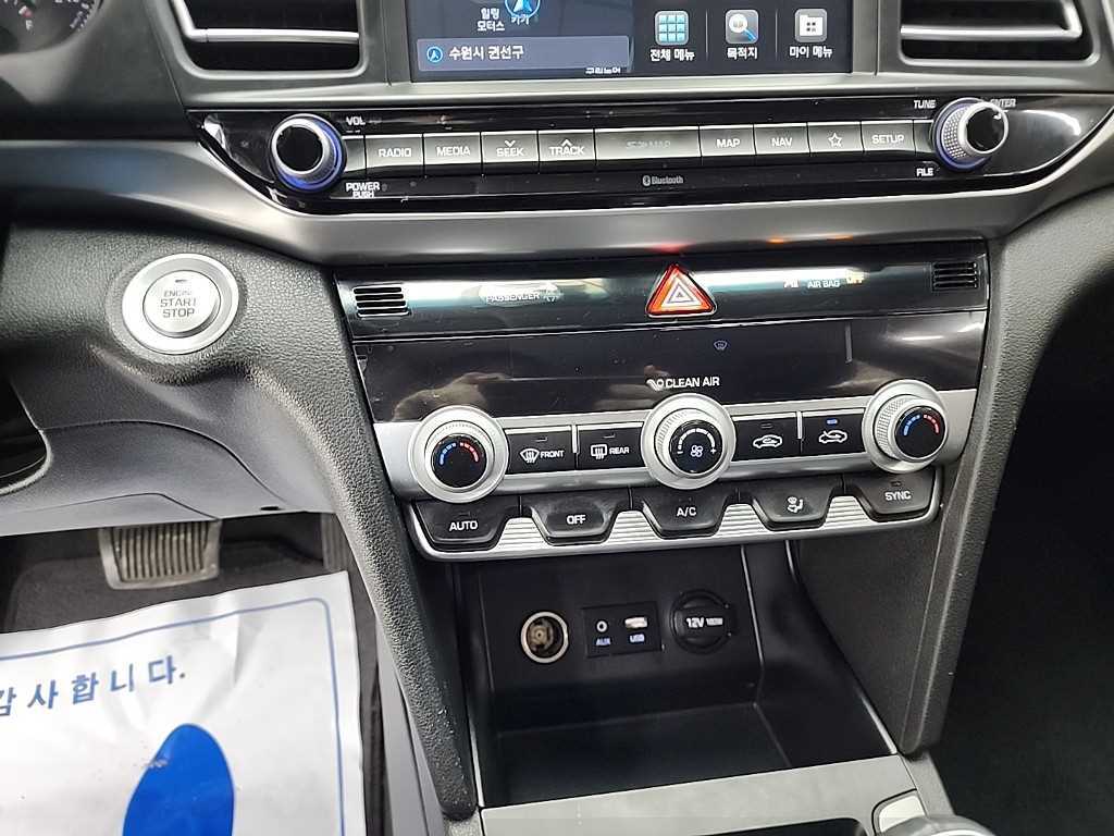 HYUNDAI Avante - Vista 10