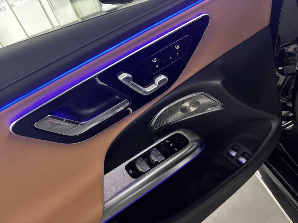 Mercedes Benz E class - Vista 9