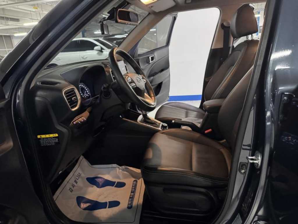 HYUNDAI Venue - Vista 7