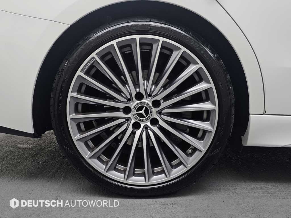 Mercedes Benz C Class - Vista 5