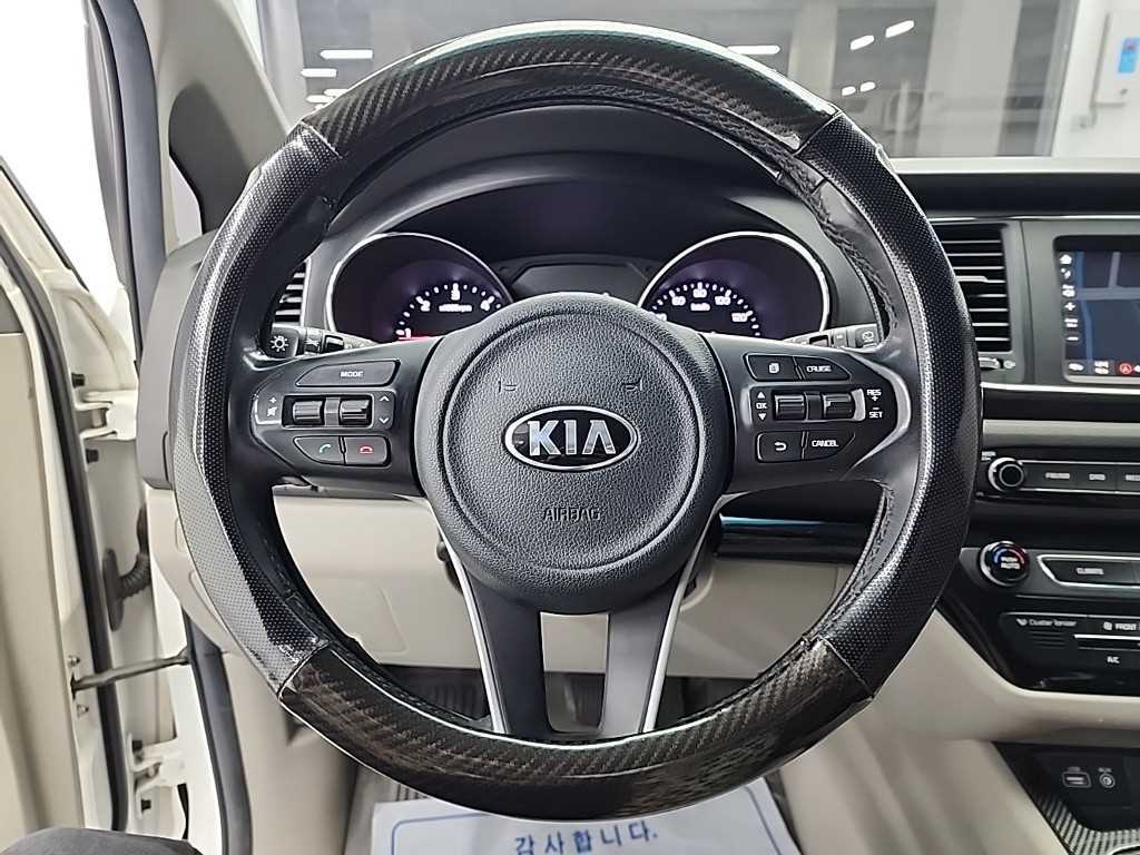 KIA Carnival - Vista 9