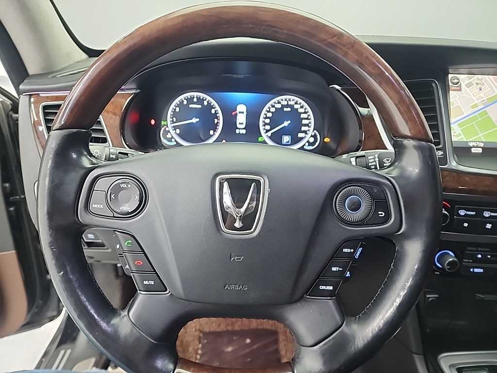 HYUNDAI Equus - Vista 9