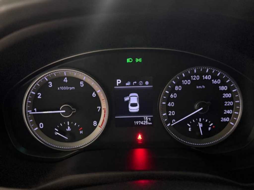 HYUNDAI Grandeur - Vista 12