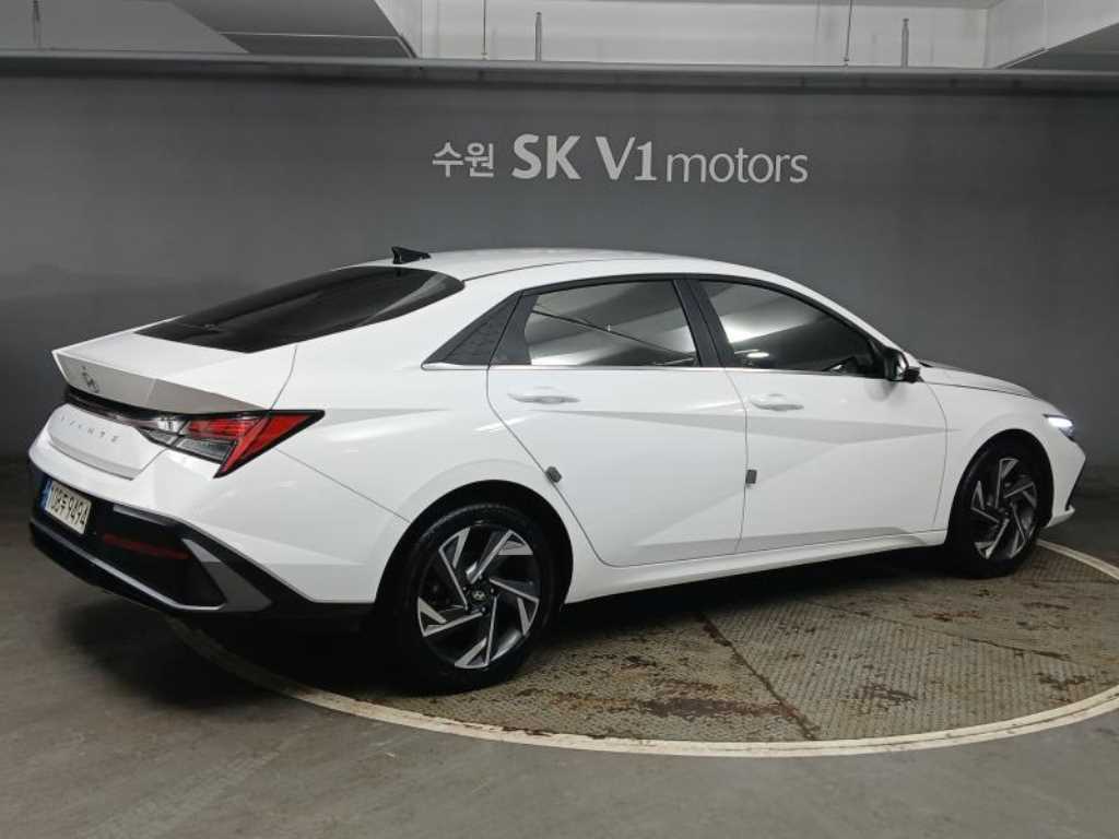 HYUNDAI Avante - Vista 4