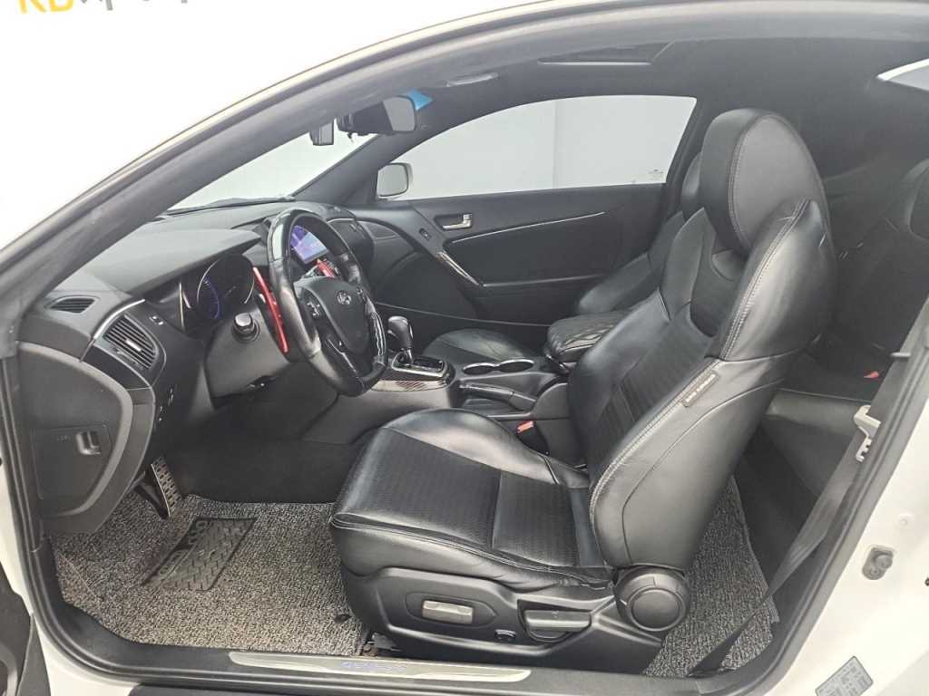 HYUNDAI Genesis - Vista 11