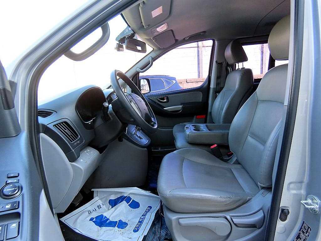 HYUNDAI Starex - Vista 5