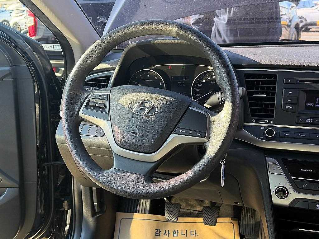 HYUNDAI Avante - Vista 8