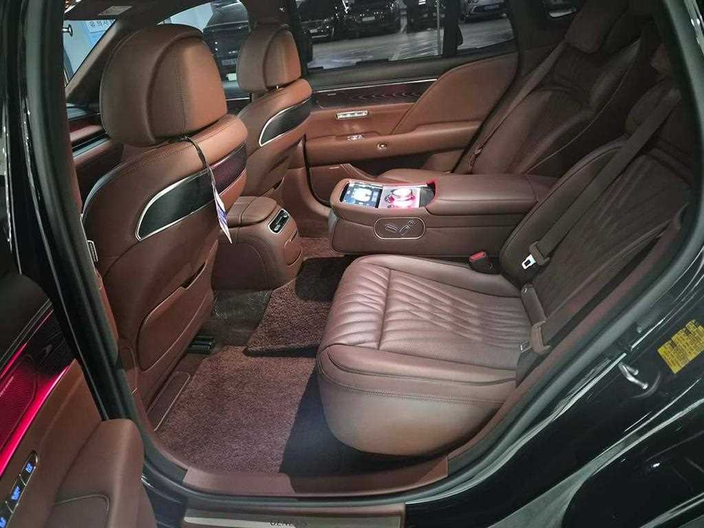 Genesis G90 - Vista 7