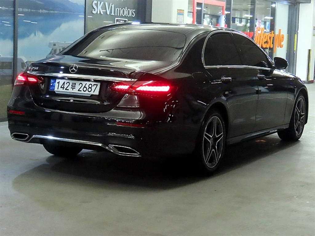Mercedes Benz E class - Vista 4