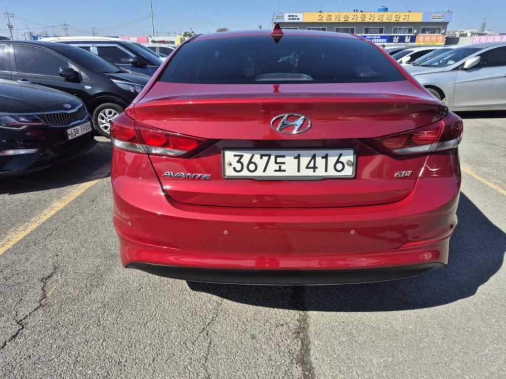 HYUNDAI Avante - Vista 5