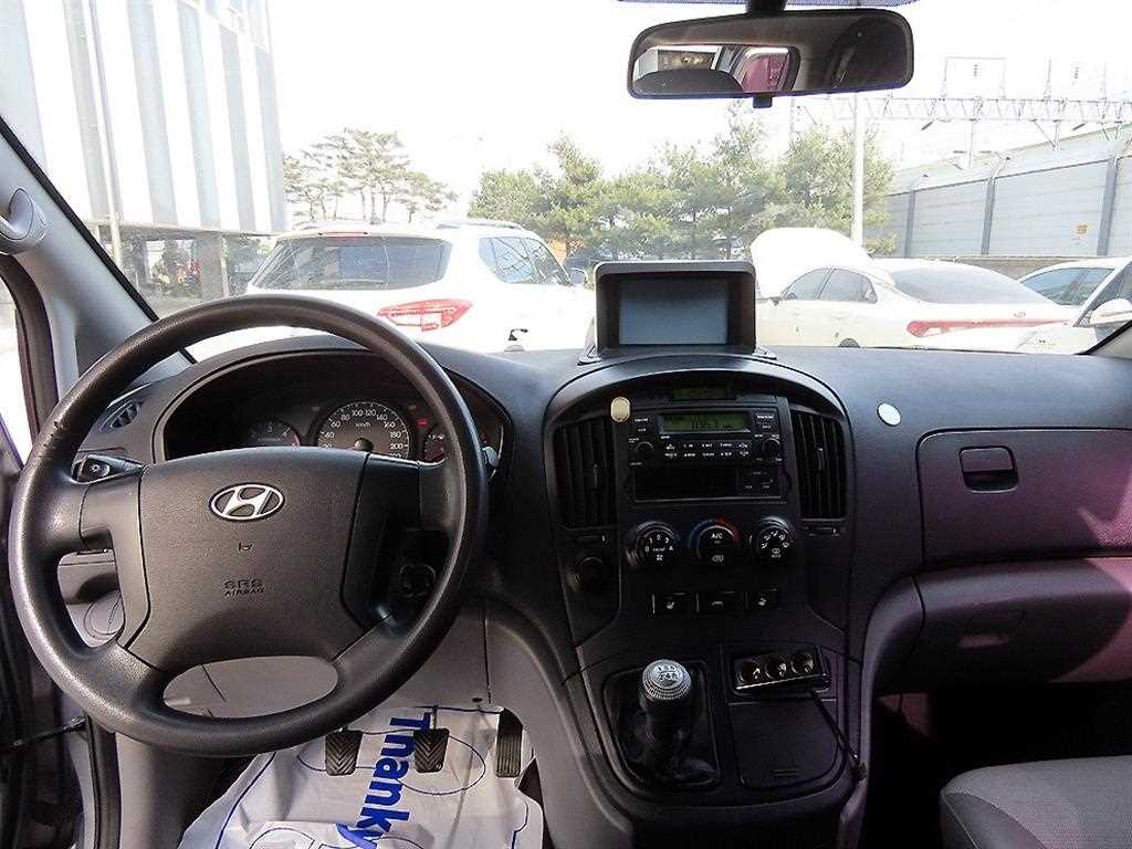 HYUNDAI Starex - Vista 8