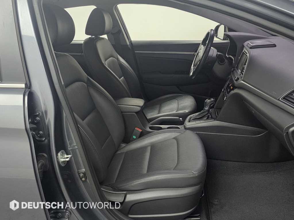 HYUNDAI Avante - Vista 8