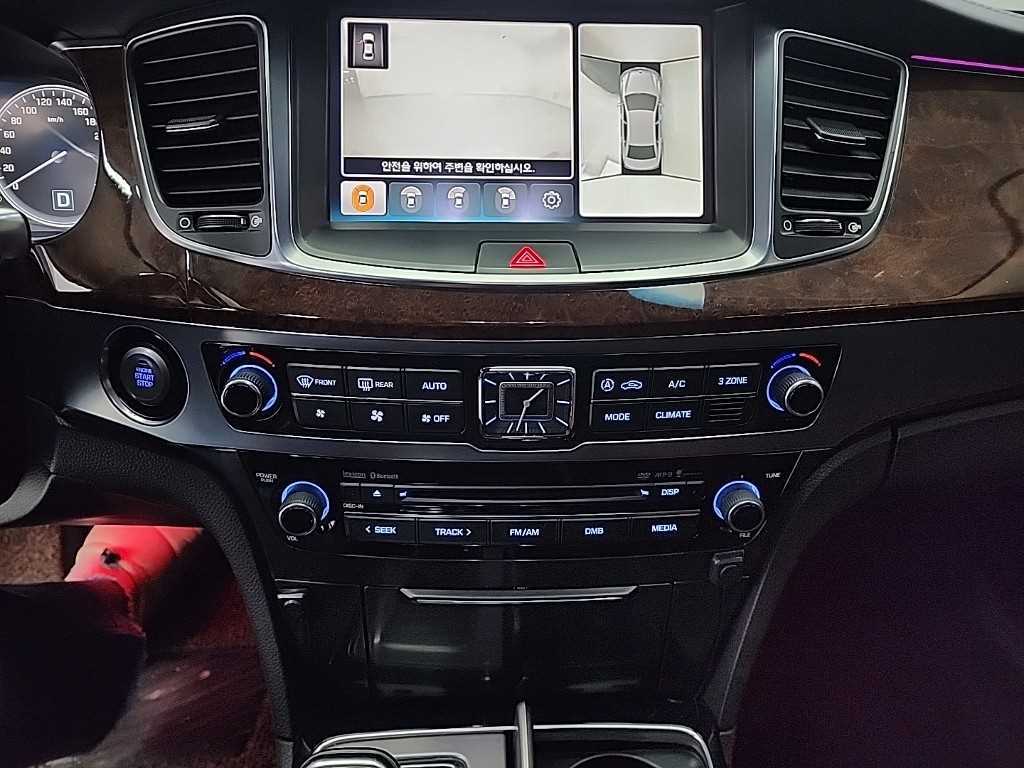 HYUNDAI Equus - Vista 10