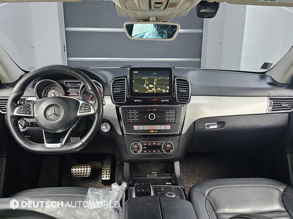 Mercedes Benz GLE Class - Vista 6
