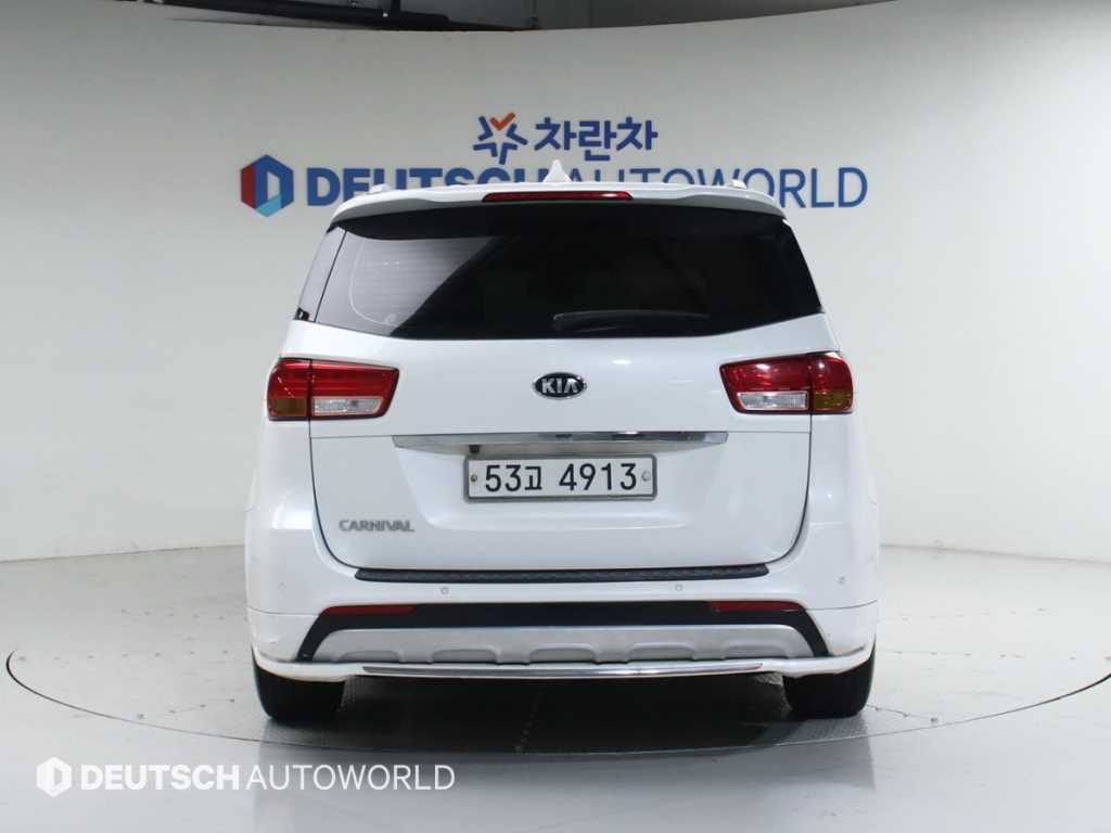 KIA Carnival - Vista 4