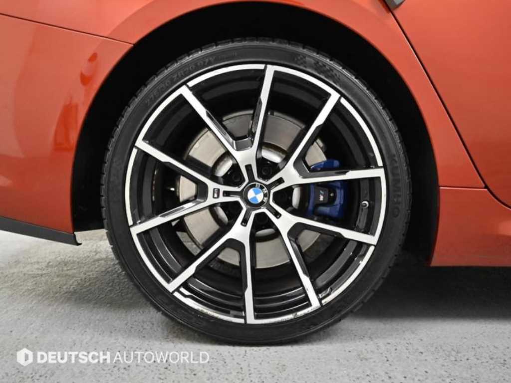 BMW 8 Series - Vista 5