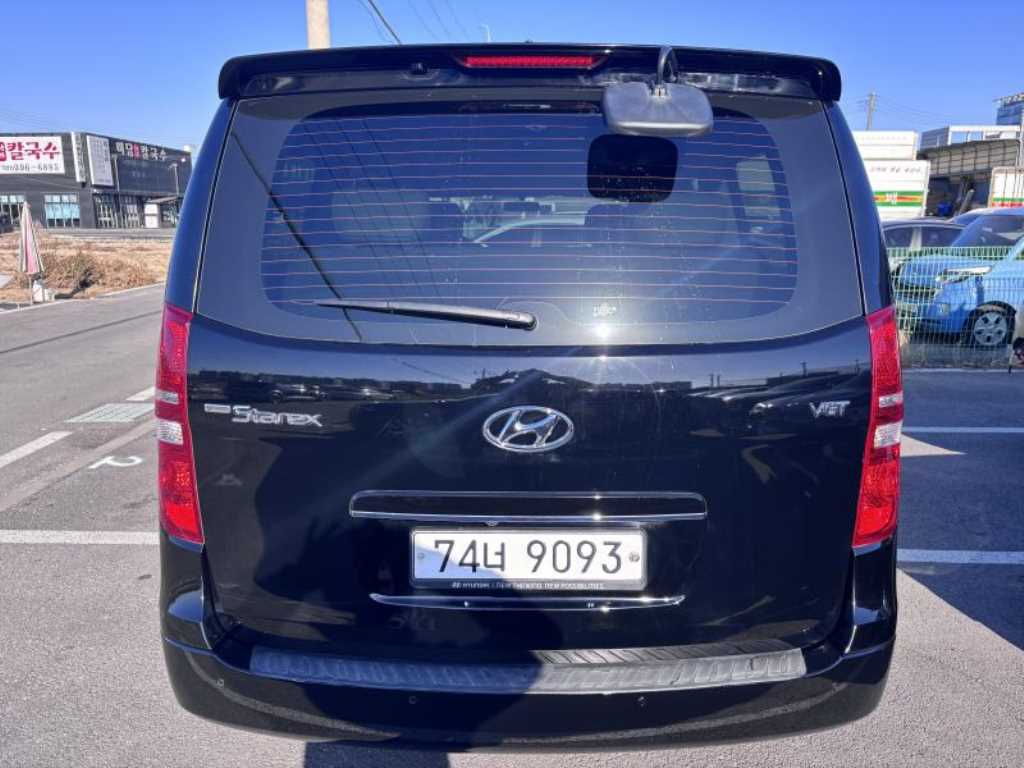 HYUNDAI Starex - Vista 5