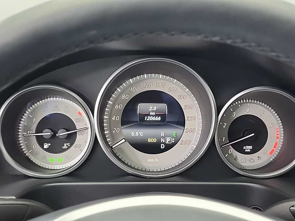 Mercedes Benz E class - Vista 6