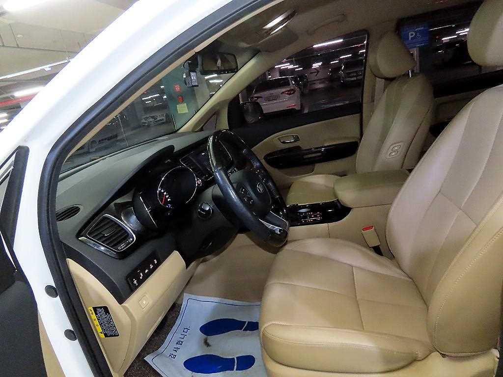 KIA Carnival - Vista 6