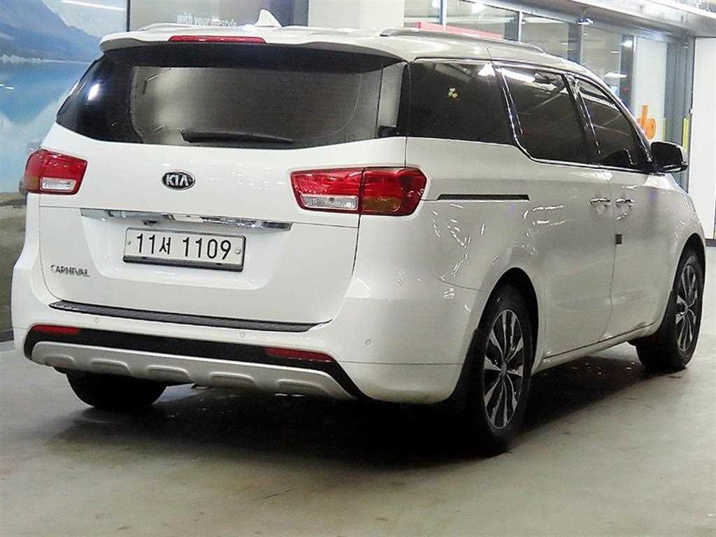 KIA Carnival - Vista 4