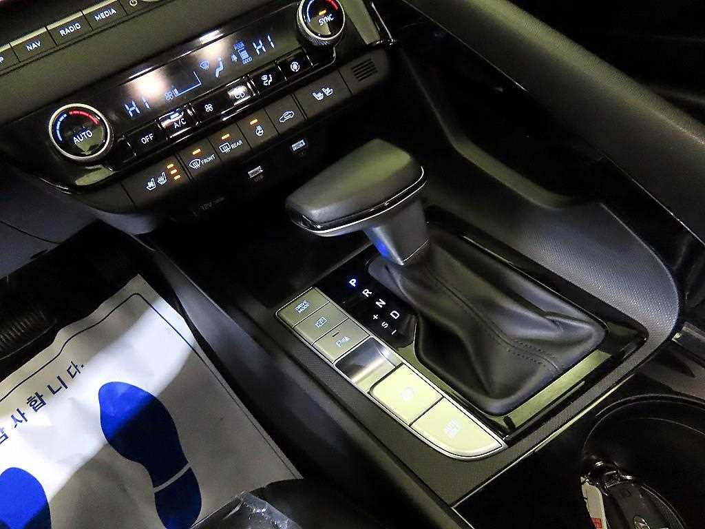 HYUNDAI Avante - Vista 12