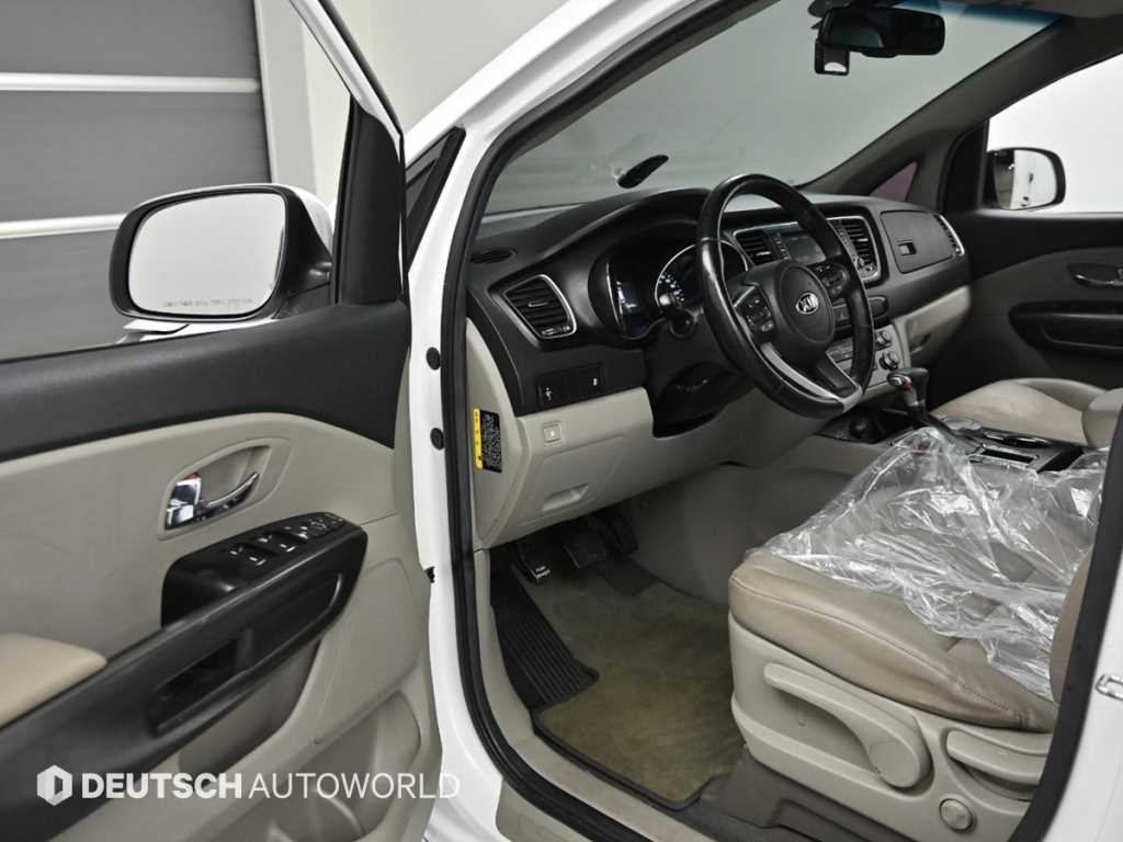 KIA Carnival - Vista 11