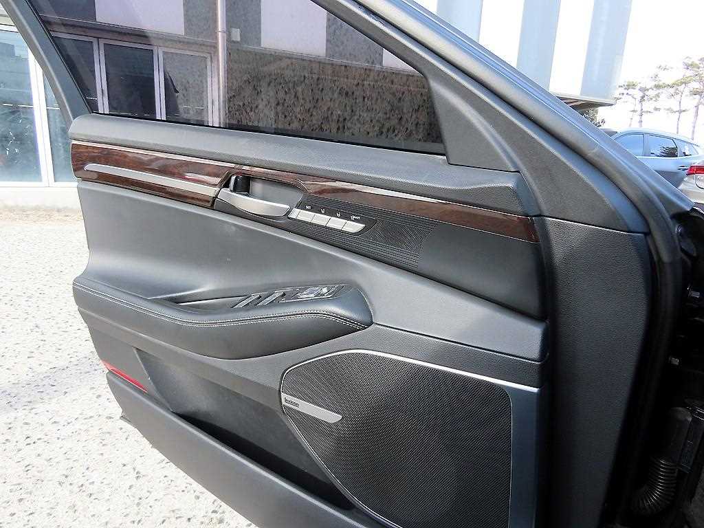 Genesis EQ900 - Vista 12