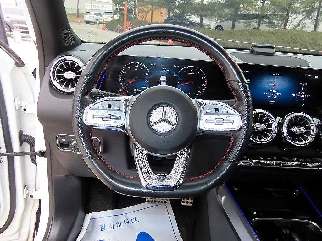 Mercedes Benz GLB Class - Vista 8