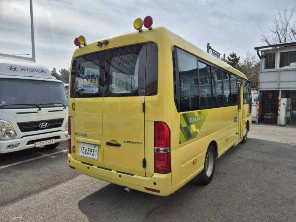 medium and large bus Hyundai bus - Vista 6