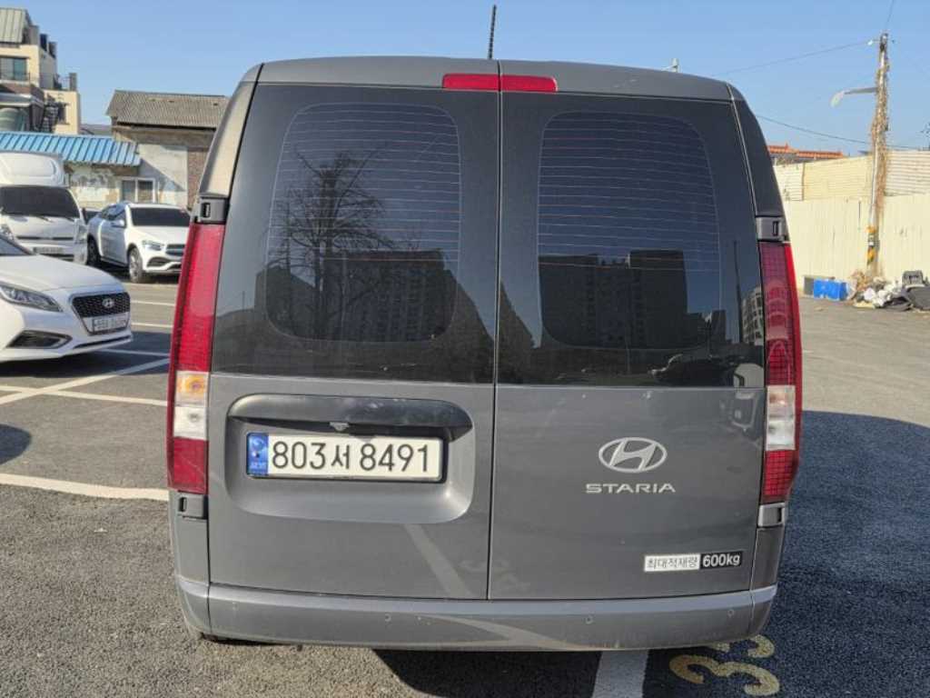 HYUNDAI Staria - Vista 3