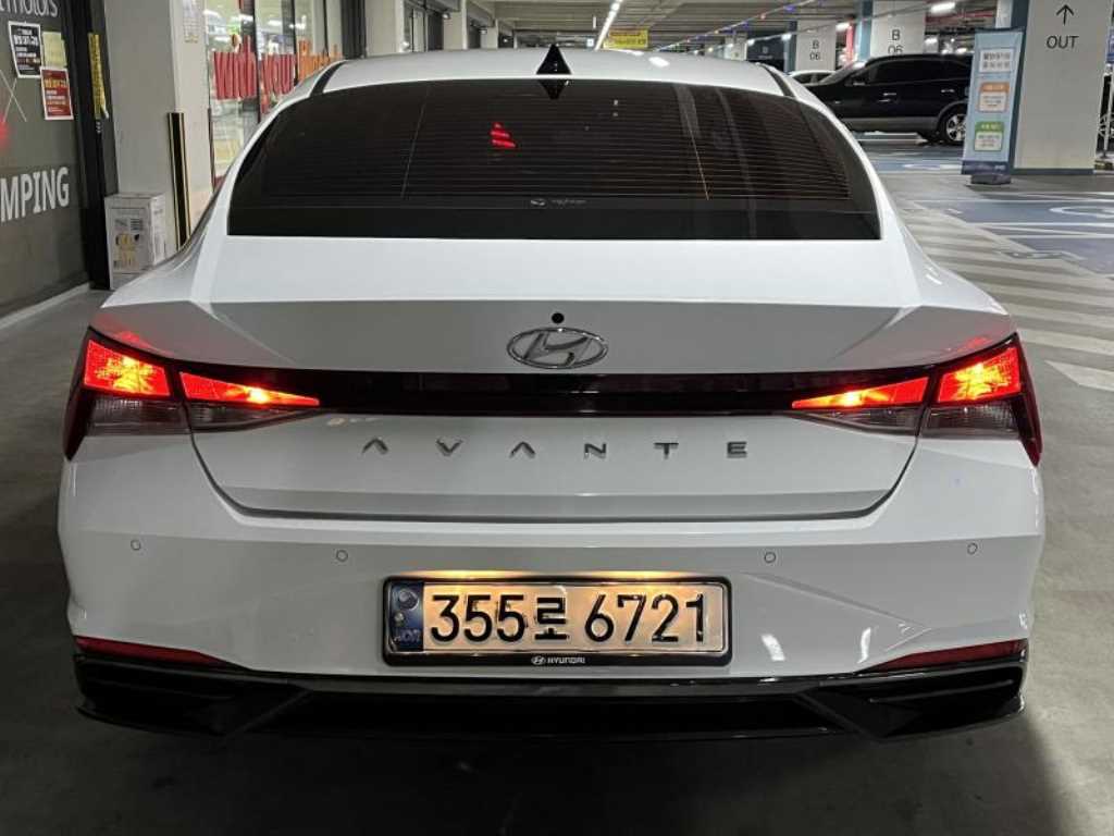 HYUNDAI Avante - Vista 5