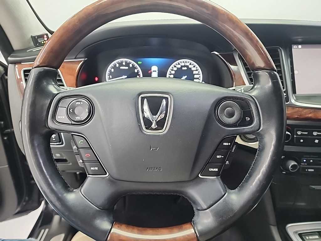 HYUNDAI Equus - Vista 9