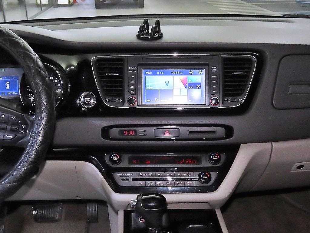 KIA Carnival - Vista 11
