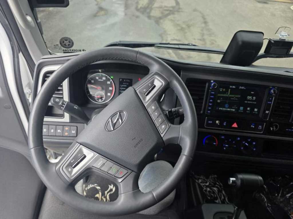 medium and large cargo truck - Vista 12