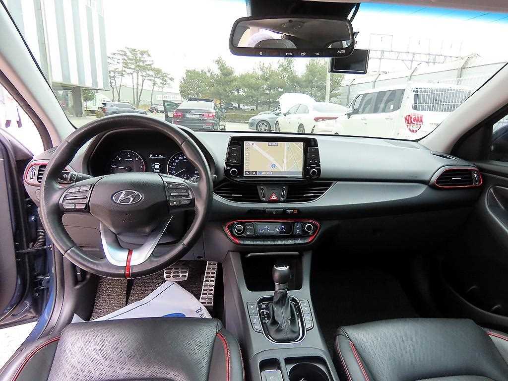 HYUNDAI i30 - Vista 7