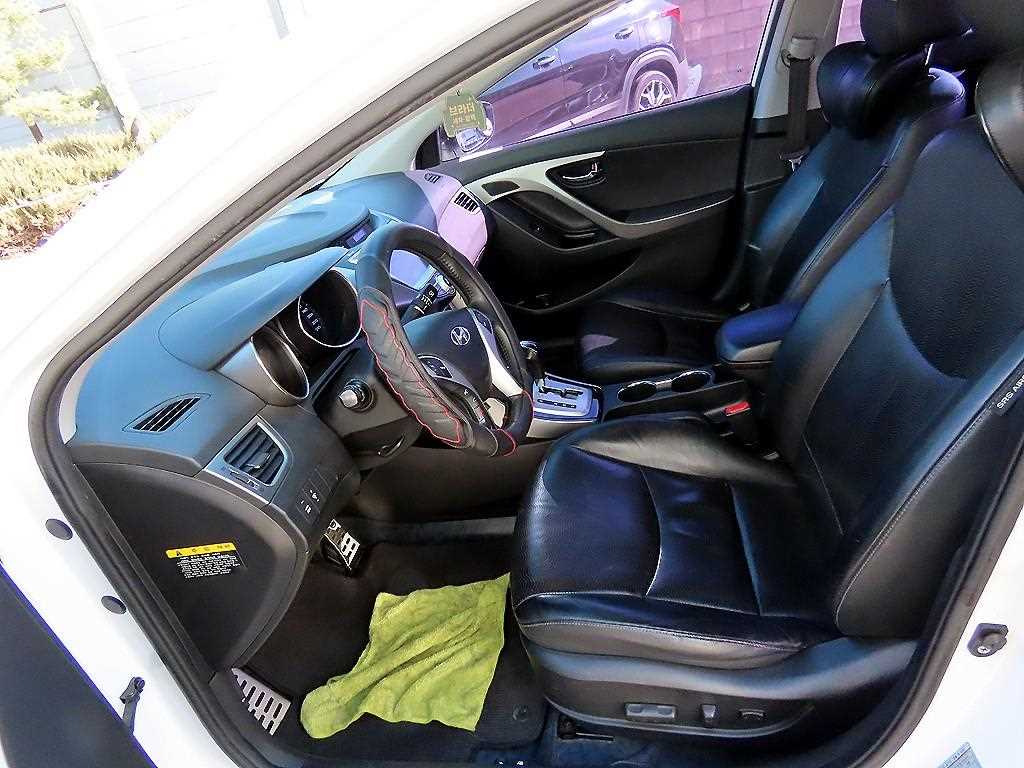 HYUNDAI Avante - Vista 5