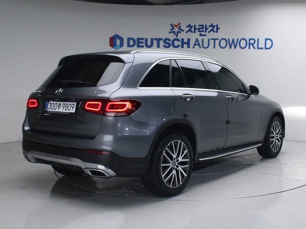 Mercedes Benz GLC Class - Vista 4