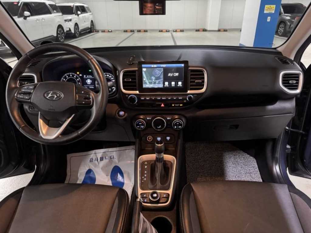 HYUNDAI Venue - Vista 6