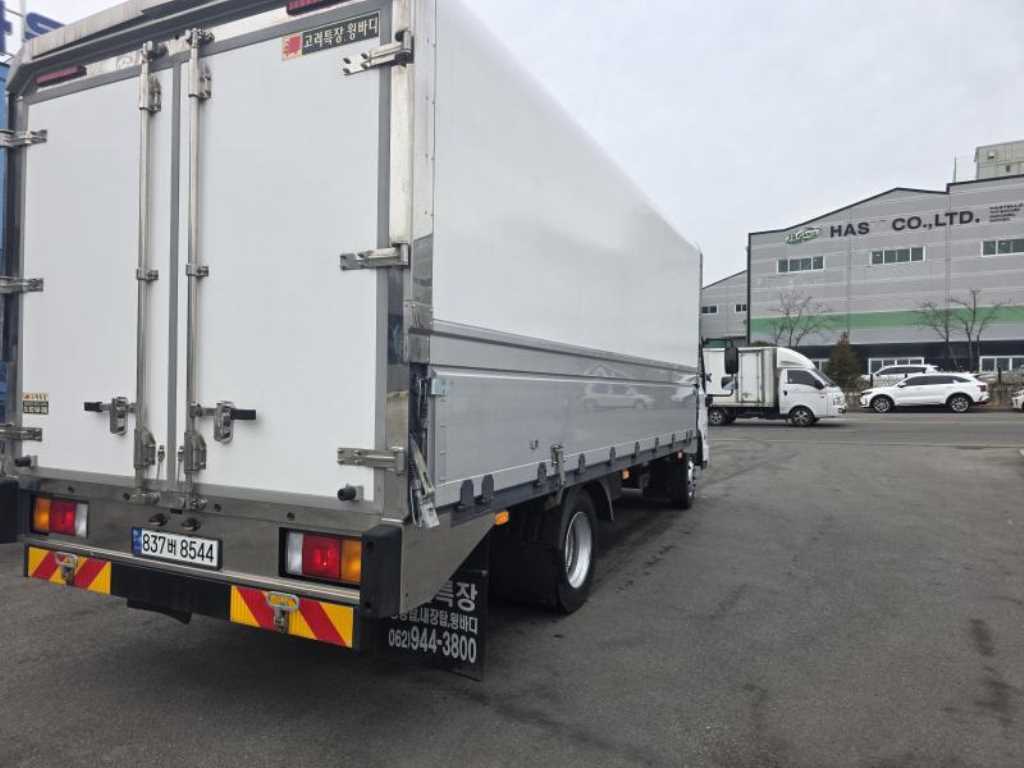 medium and large cargo truck - Vista 6