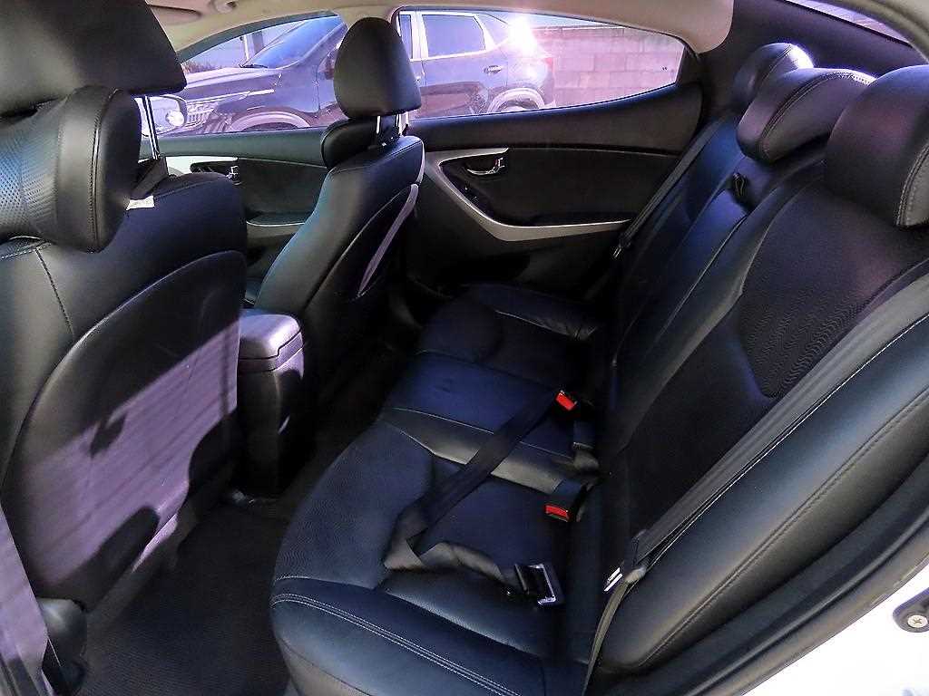 HYUNDAI Avante - Vista 6