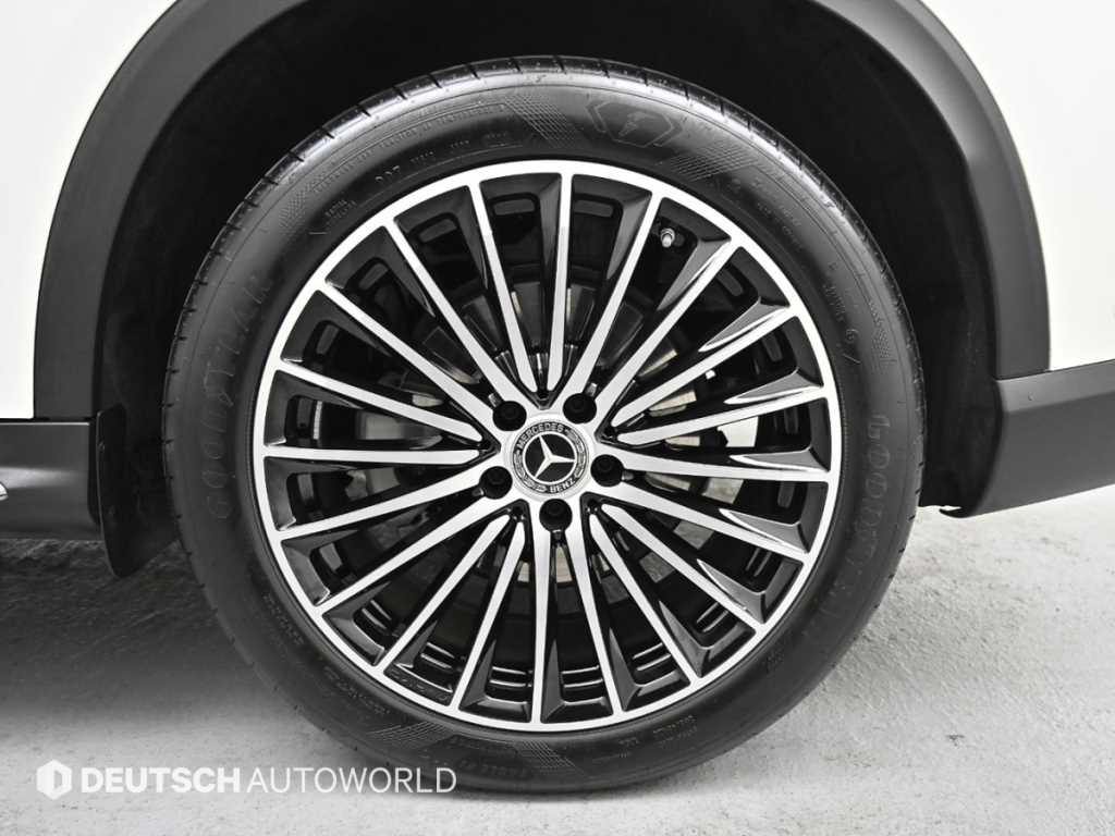 Mercedes Benz GLC Class - Vista 5