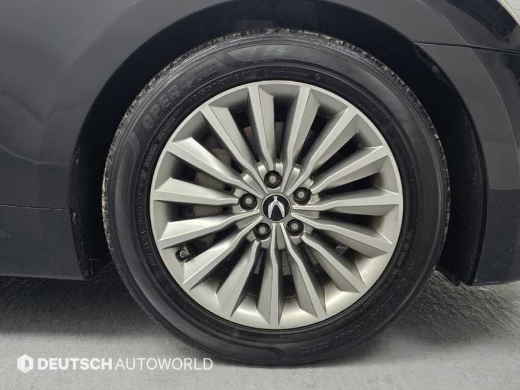 HYUNDAI Equus - Vista 5