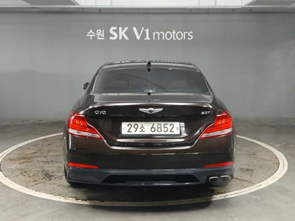 Genesis G70 - Vista 6