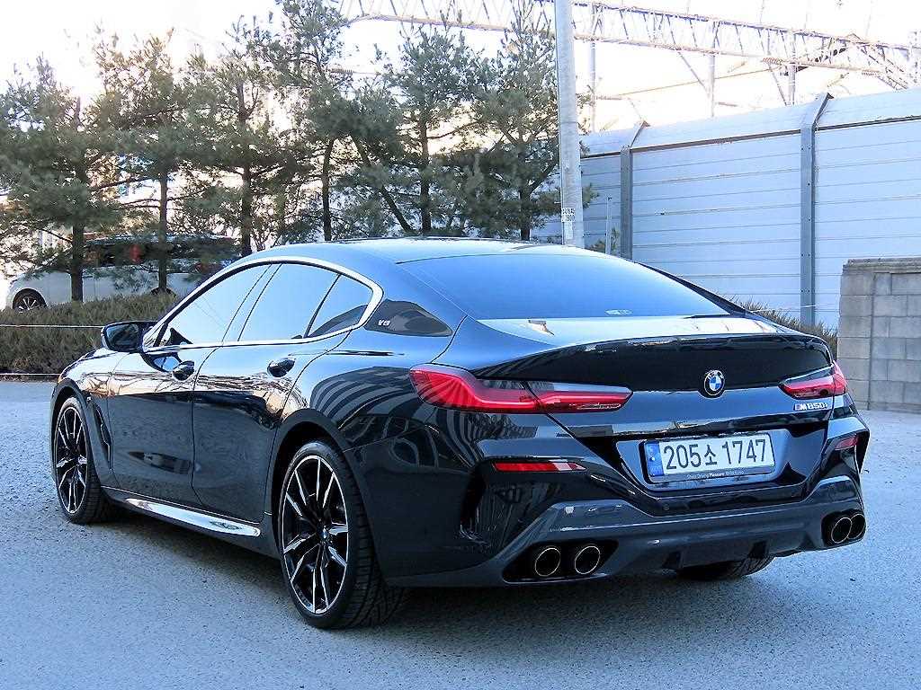 BMW 8 Series - Vista 3