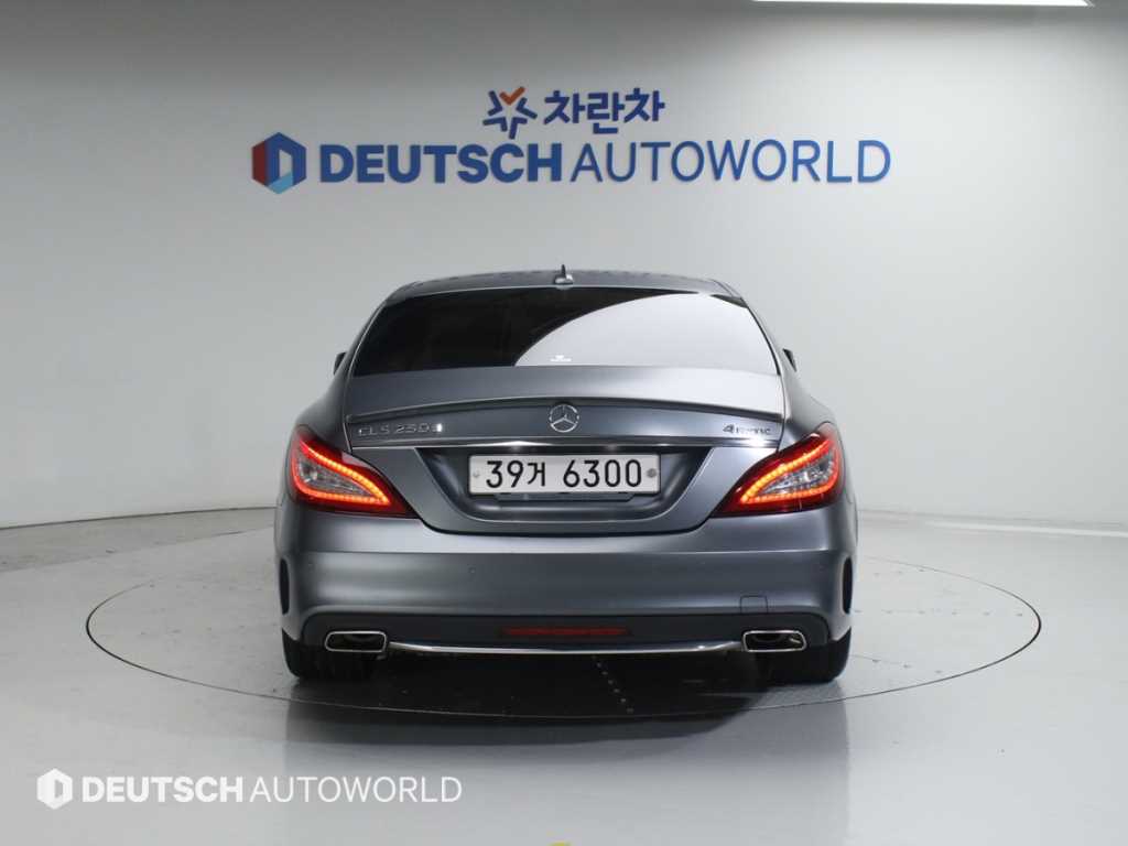 Mercedes Benz CLS Class - Vista 4