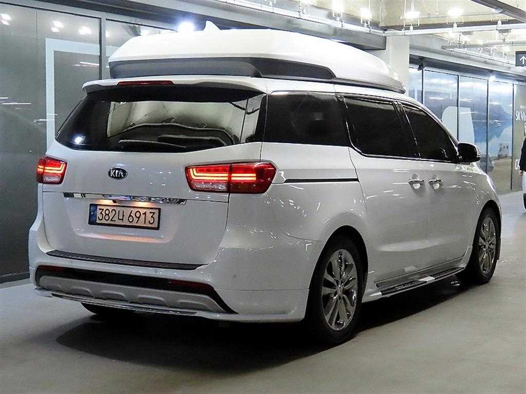 KIA Carnival - Vista 4